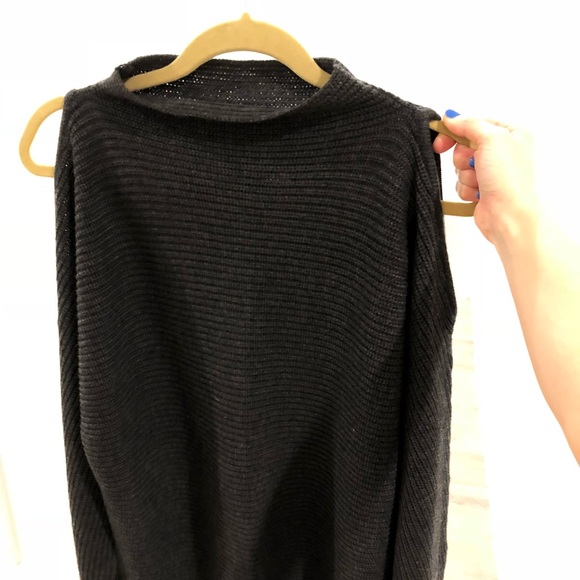 Cold shoulder knit sweater - Picture 3 of 4